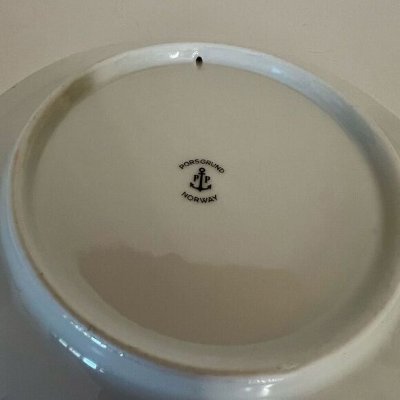 Vintage 1964 Porsgrund Norway Blue & White Winter Log Cabin 7" Collectors Plate - Picture 6 of 10